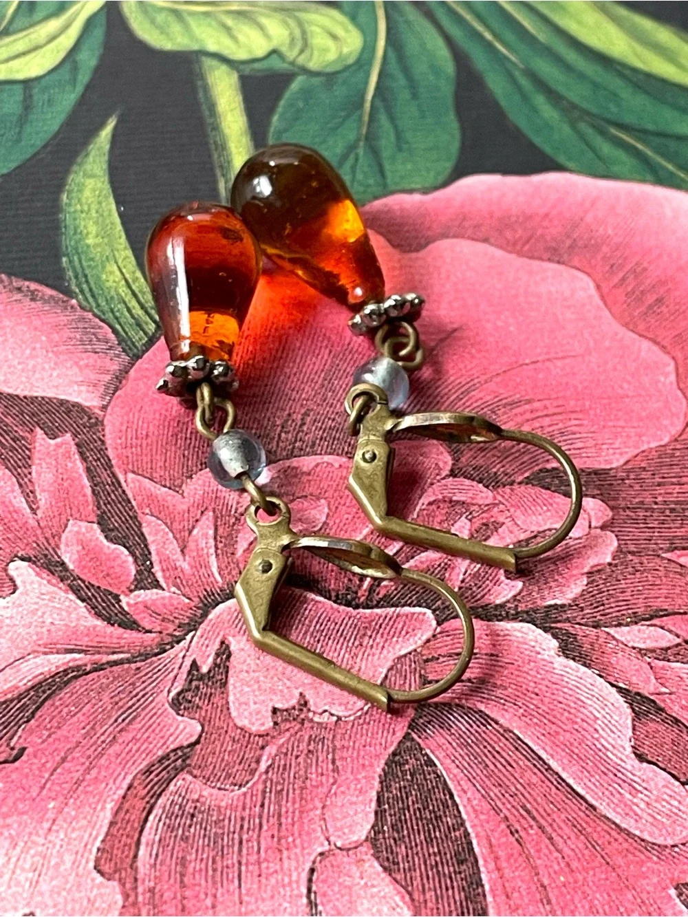 Vintage brasstone & amber/honey art glass teardrop dangle earrings boho